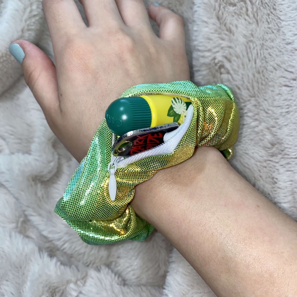 Zipper scrunchie